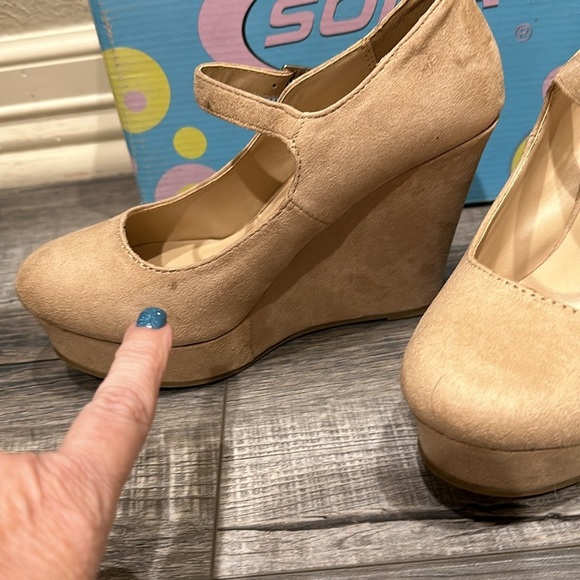 NWT Soda Oat color shoe with buckle strap. Size 7 1/2 - Picture 8 of 9